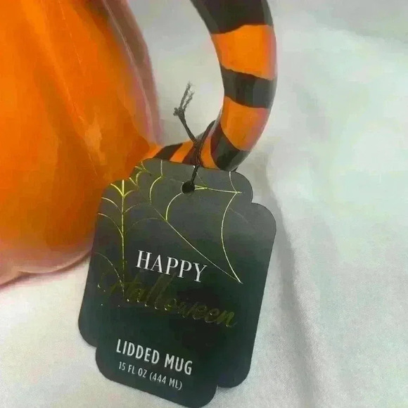 Halloween mug of a pumpkin with witches hat lid - Picture 3 of 3